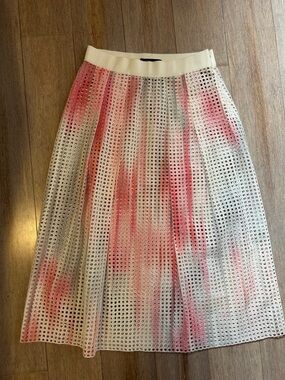 Elie Tahari White Eyelet A-Line Skirt with Pink Wash size 2